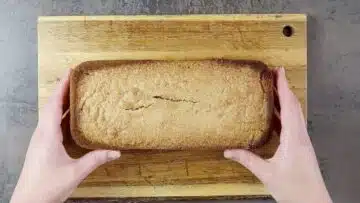 Mandelmuskuchen ohne Zucker: Abkühlen