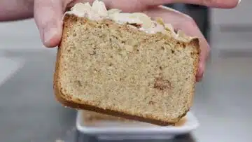 Mandelmuskuchen ohne Zucker: Anschneiden