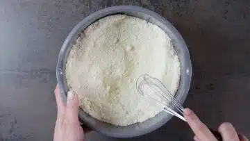 Mandelmuskuchen ohne Zucker: Mischen