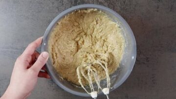 Mandelmuskuchen ohne Zucker: Rühren