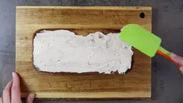 Mandelmuskuchen ohne Zucker: Verstreichen