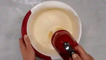 Marzipan Nusskuchen ohne Zucker: Aufschlagen