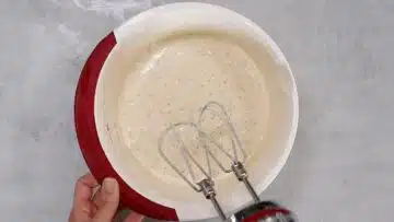 Marzipan Nusskuchen ohne Zucker: Mischen