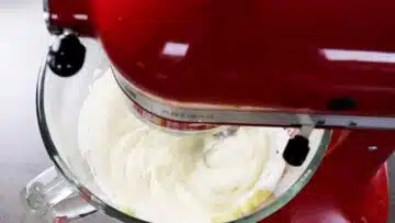 Marzipankuchen ohne Zucker: Unterrühren