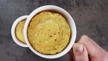 Möhren Tassenkuchen ohne Zucker: Erhitzen