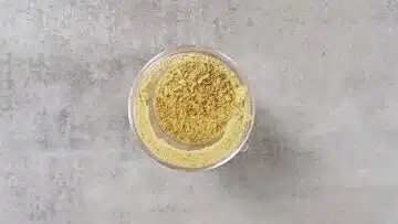 Möhren Tassenkuchen ohne Zucker: Mahlen