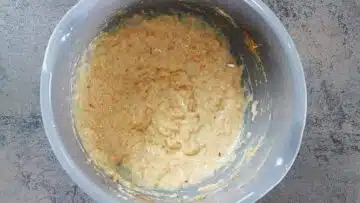 Möhren Tassenkuchen ohne Zucker: Rühren