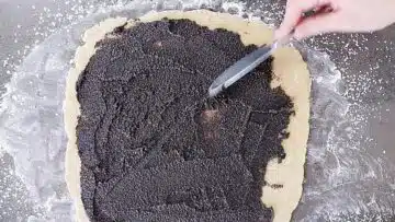 Mohnschnecken ohne Zucker: Bestreichen