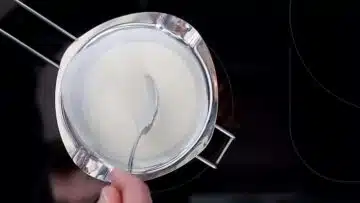 Mohnschnecken ohne Zucker: Erhitzen