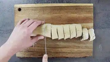 Mohnschnecken ohne Zucker: Schneiden