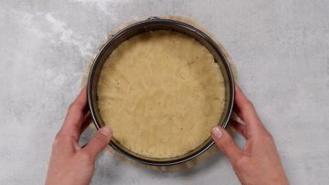 Panna Cotta Torte ohne Zucker: Verteilen