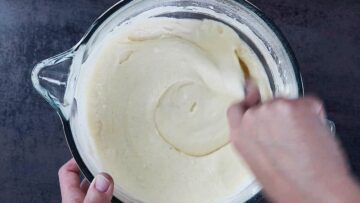 Pflaumenkuchen ohne Zucker: Unterheben