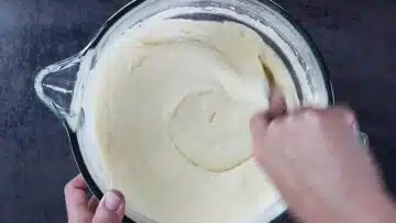 Pflaumenkuchen ohne Zucker: Unterheben