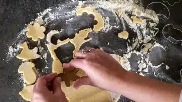 Plätzchen mit Mandelmehl: Ausstechen