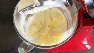 Plätzchen mit Mandelmehl: Rühren