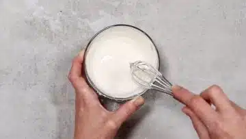 Protein Joghurt: Rühren