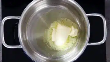 Puddingpulver ohne Stärke: Zerlassen