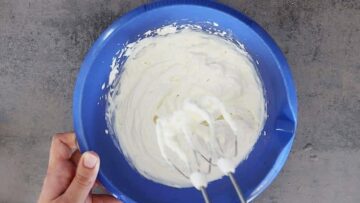 Quark Dessert ohne Zucker: Rühren