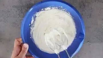 Quark Dessert ohne Zucker: Rühren