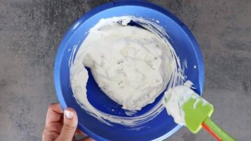 Quark Dessert ohne Zucker: Unterheben