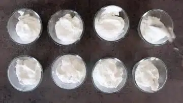 Quark Dessert ohne Zucker: Verteilen