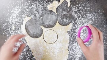 Quarkplätzchen ohne Zucker: Ausstechen