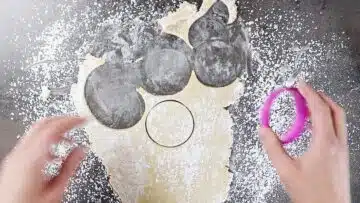 Quarkplätzchen ohne Zucker: Ausstechen