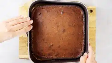 Rotweinkuchen ohne Zucker und Mehl: Abkühlen