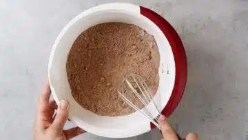 Rotweinkuchen ohne Zucker und Mehl: Mischen