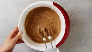 Rotweinkuchen ohne Zucker und Mehl: Rühren