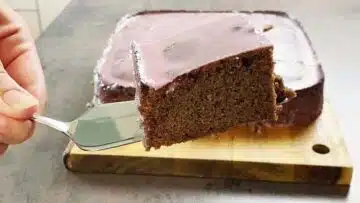 Rotweinkuchen ohne Zucker und Mehl: Schneiden