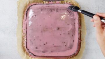 Rotweinkuchen ohne Zucker und Mehl: Verstreichen