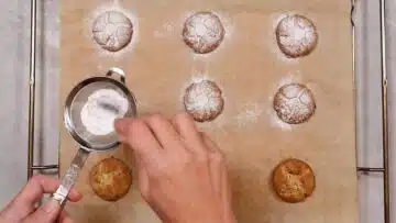 Schneebälle ohne Zucker: Bestreuen