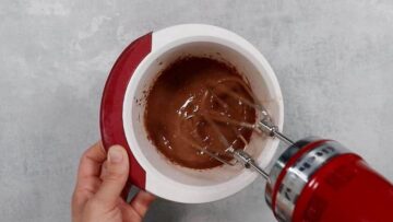 Schoko Biskuitrolle ohne Zucker: Rühren