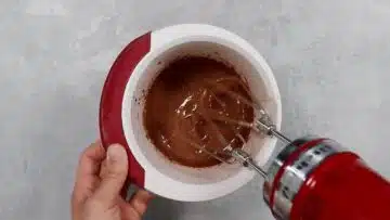 Schoko Biskuitrolle ohne Zucker: Rühren