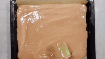 Schoko Biskuitrolle ohne Zucker: Verstreichen