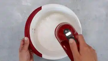 Schokobananen ohne Zucker: Hinzugeben