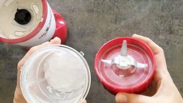 Schokolade ohne Zucker selber machen: Mahlen