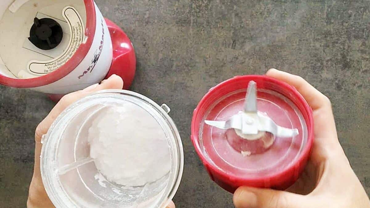 Schokolade ohne Zucker selber machen: Mahlen