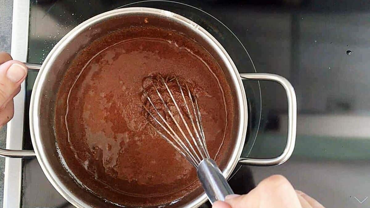 Schokolade ohne Zucker selber machen: Rühren