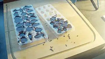 Schokolade ohne Zucker selber machen: Umfüllen