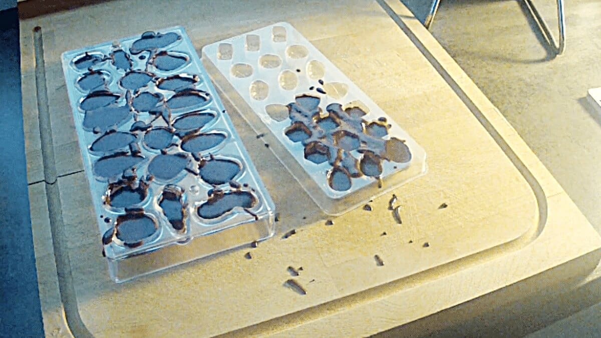 Schokolade ohne Zucker selber machen: Umfüllen