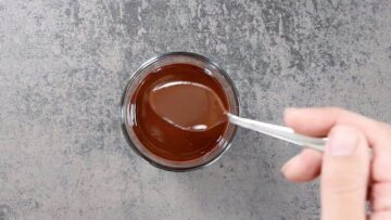 Schokosoße ohne Zucker: Umfüllen