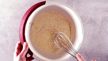 Selterskuchen ohne Zucker: Mischen