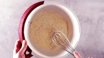 Selterskuchen ohne Zucker: Mischen