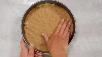 Spekualtius Kuchen ohne Backen: Festdrücken