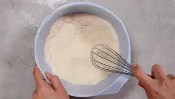 Spritzgebäck ohne Zucker: Mischen