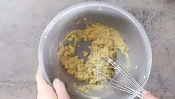 Vegane Plätzchen ohne Zucker: Rühren