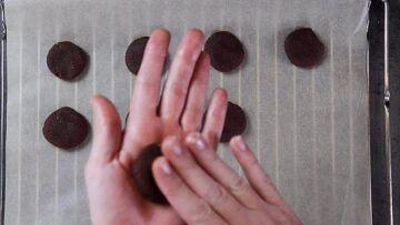 Vegane Schokokekse ohne Zucker: Formen