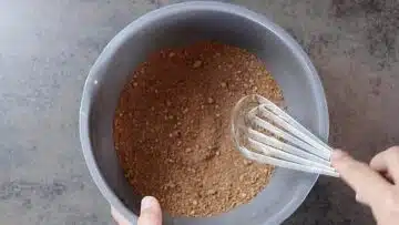 Vegane Schokokekse ohne Zucker: Mischen